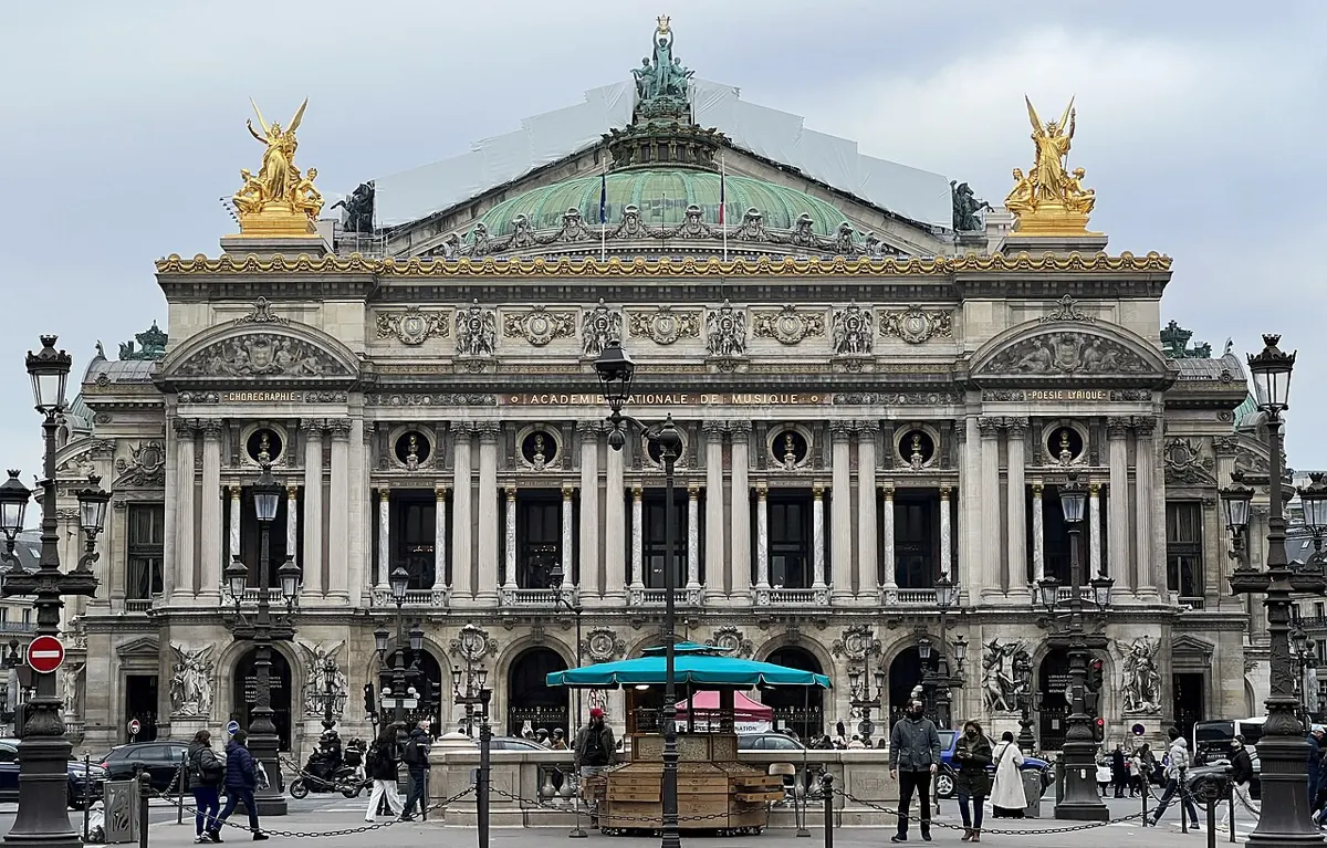 Façade du Palais Garnier en 2022