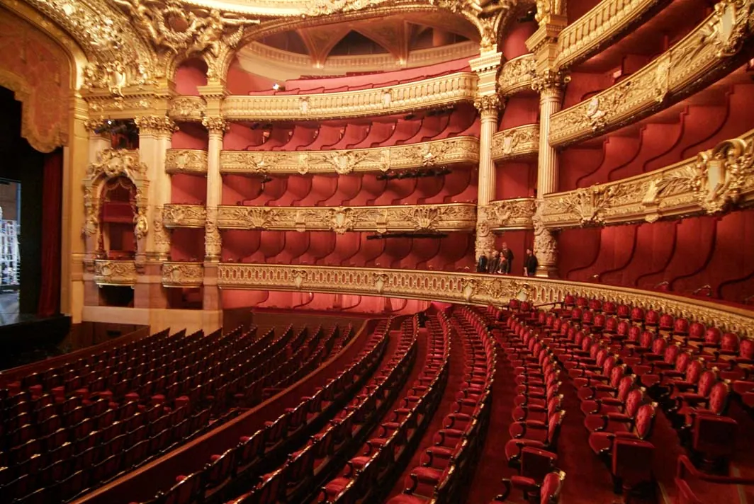 Vue de plusieurs loges dans la salle du Palais Garnier