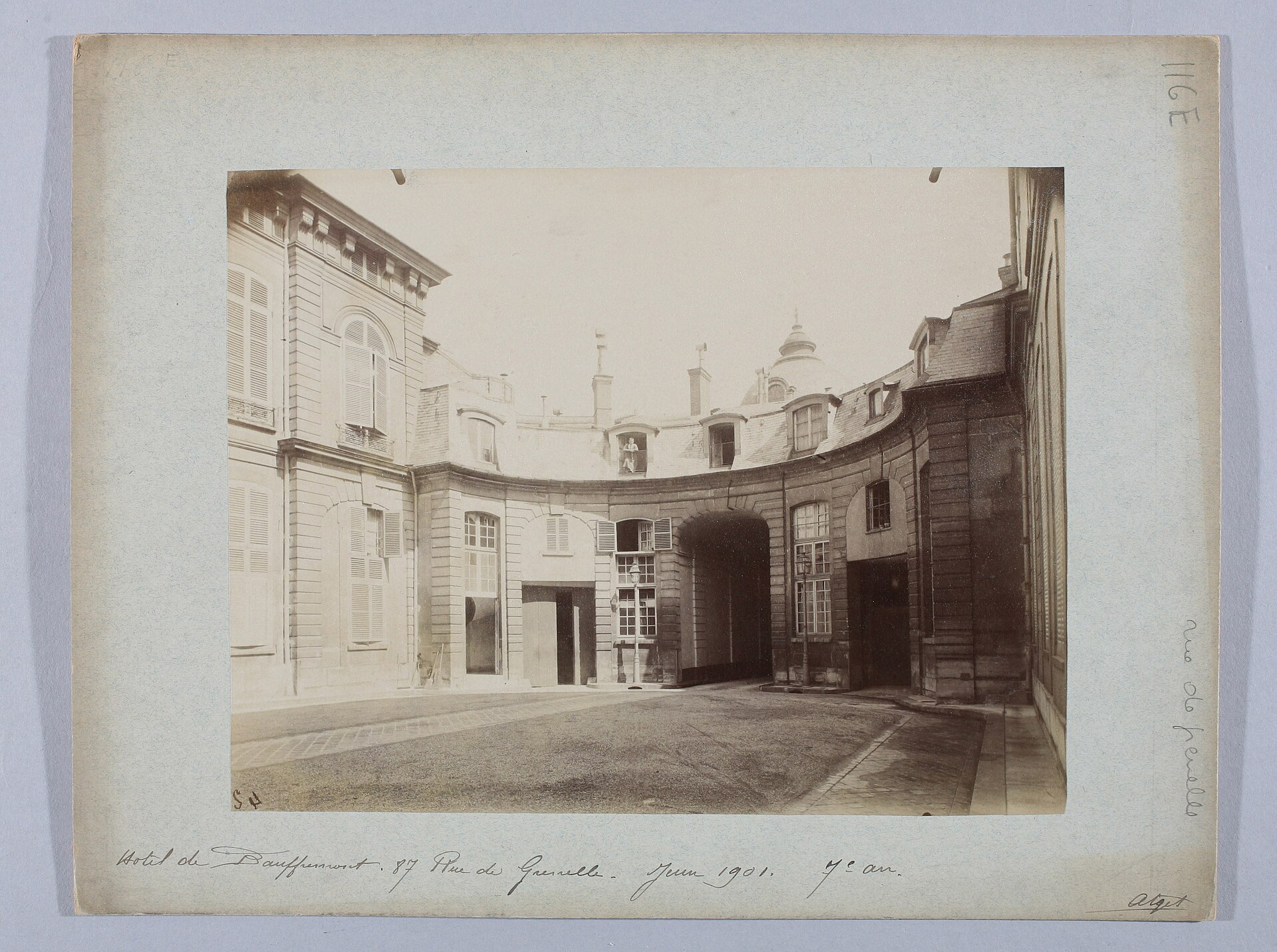 Photographie ancienne d’un hôtel particulier rue de Grenelle