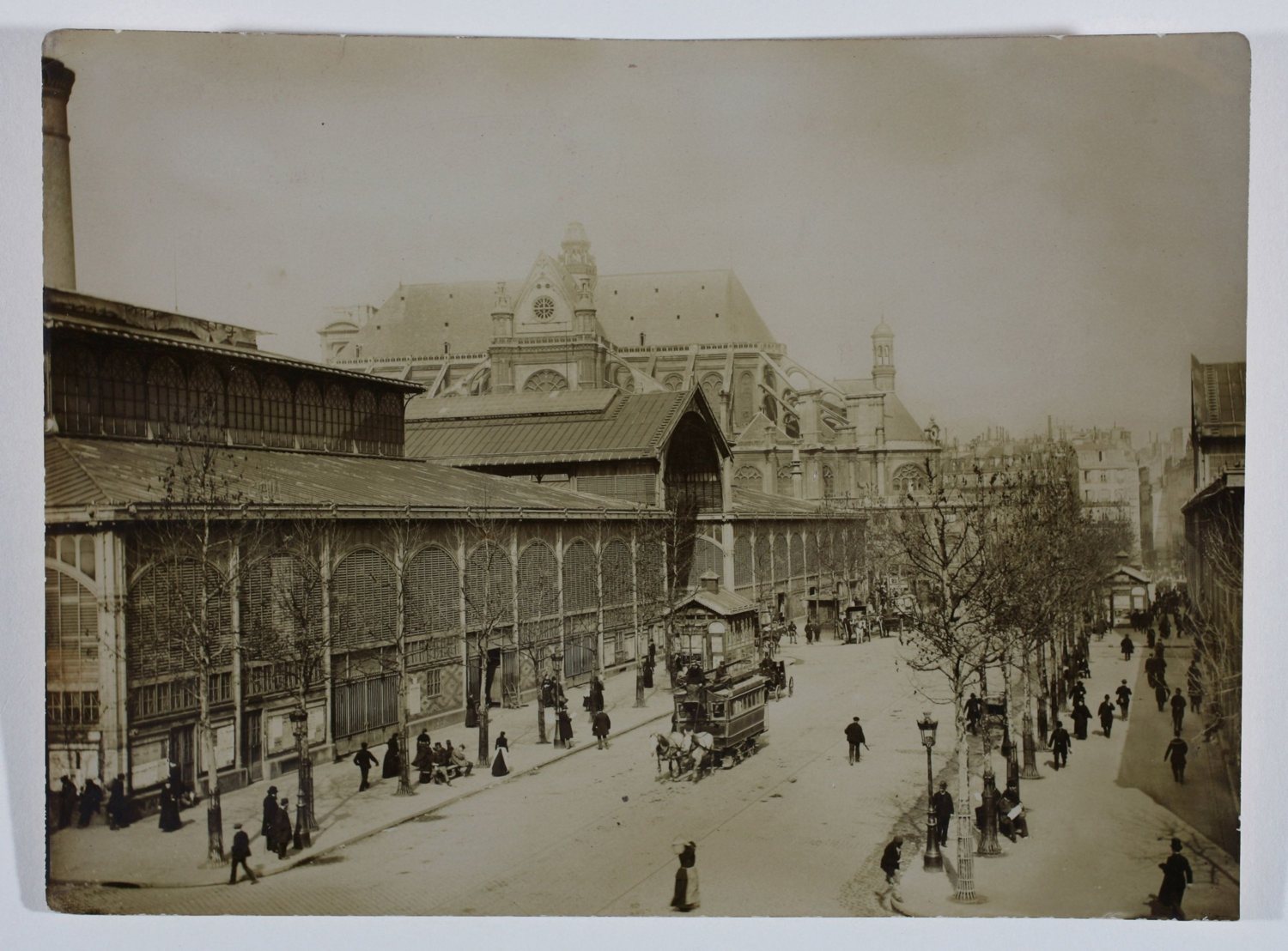 Photographie ancienne des pavillons Baltard près de Saint-Eustache